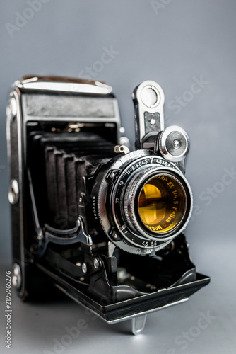 Bild auf Leinwand Vintage folding rangefinder camera from the 1950s in excellent condition