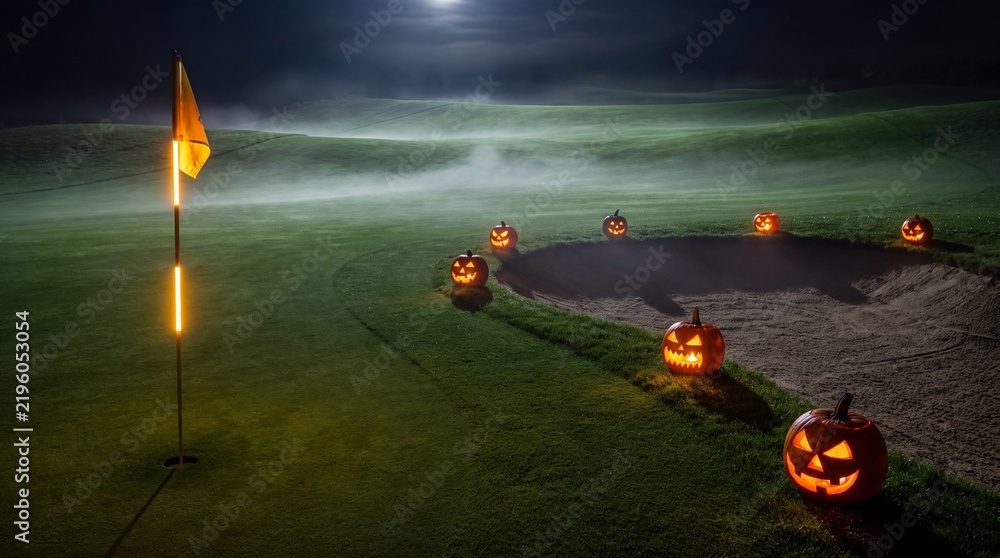 Obraz premium Spooky Halloween Night Golf Course with Glowing Pumpkins and Misty Landscape Under Full Moon