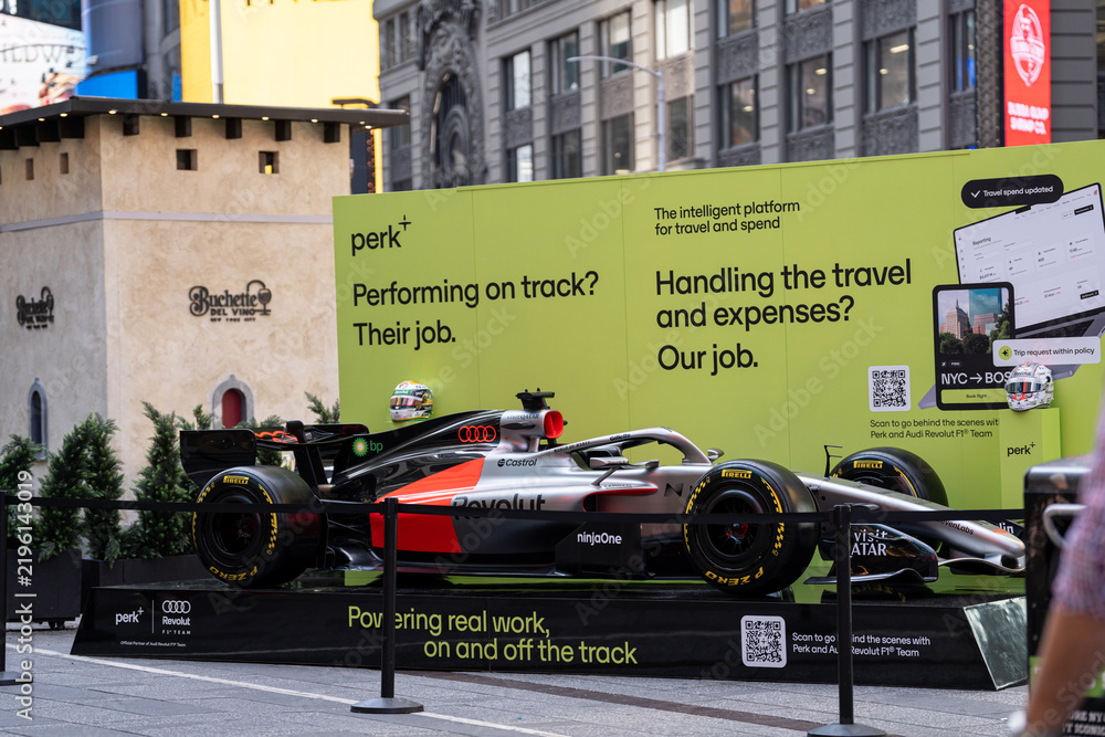 Obraz premium NEW YORK, USA – SEPTEMBER 16, 2026: a Formula 1 car display in Times Square with Perk and Audi Revolut F1 Team branding.