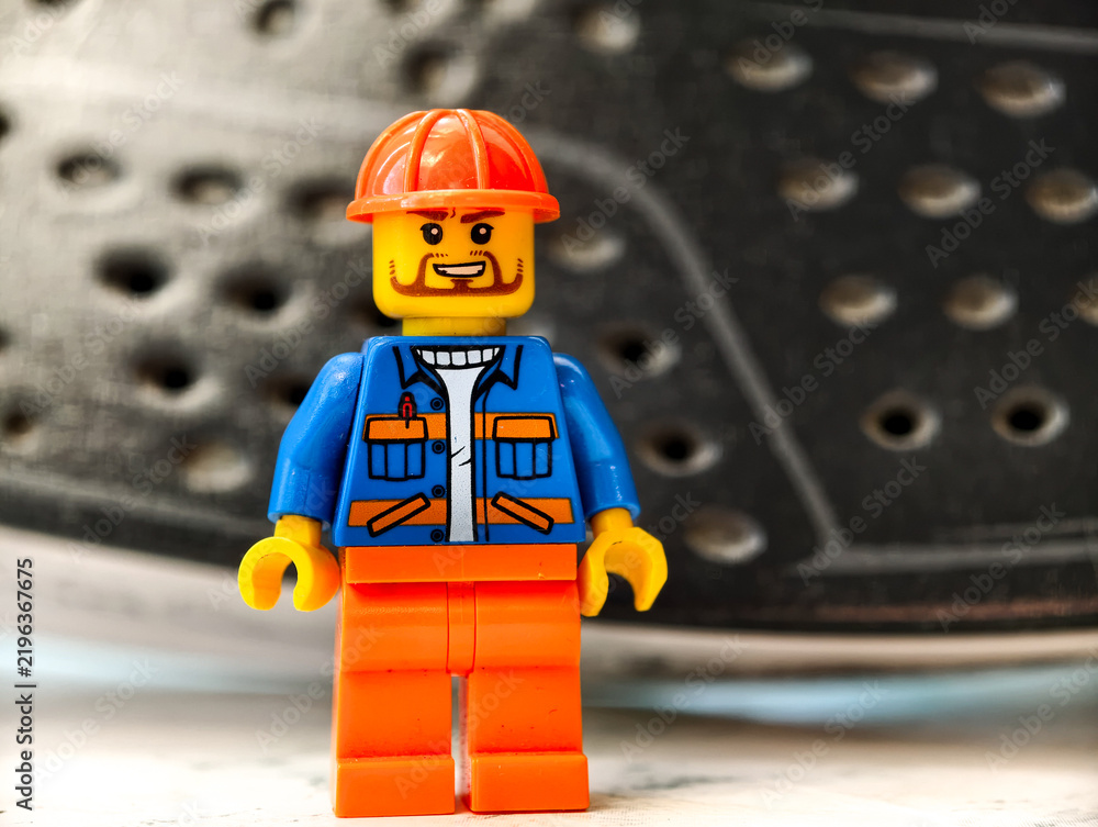 Obraz premium Russia, St. Petersburg, August 8, 2020 A close up of a Lego man wearing a helmet, suitable for use in illustrations or designs related to building, construction, or fantasy