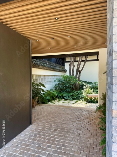 Konstfotografi Covered walkway leading to a green courtyard in Chengdu, China