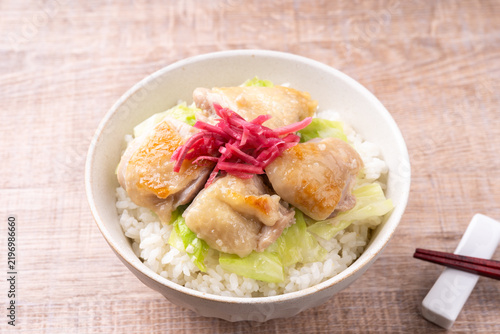 Tapety artystyczne 鶏もも塩こうじ焼きステーキ丼