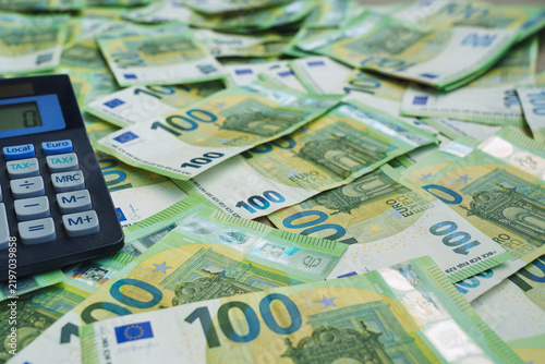 100-euro banknotes with a calculator. Calculate tax.