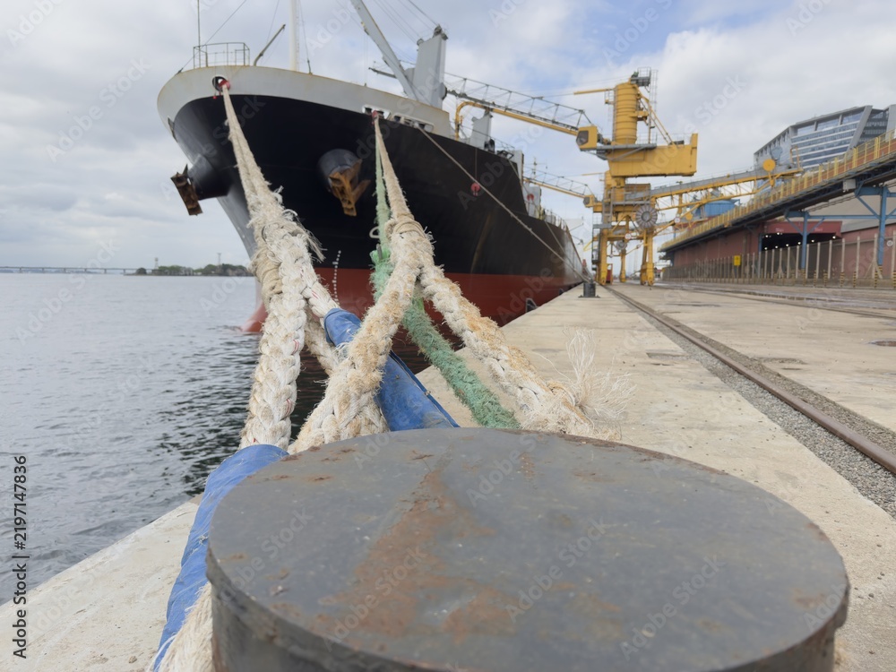 Obraz premium ship mooring lines fasted to bollard at port wharf