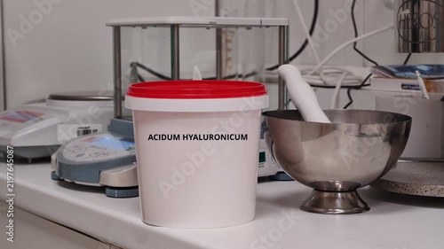 ACIDUM HYALURONICUM pharmaceutical excipient used to control texture, stability or application of a topical gel