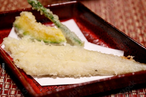 Obraz w ramie 穴子の天ぷらが主役の天ぷら盛り合わせ。和食の一皿。