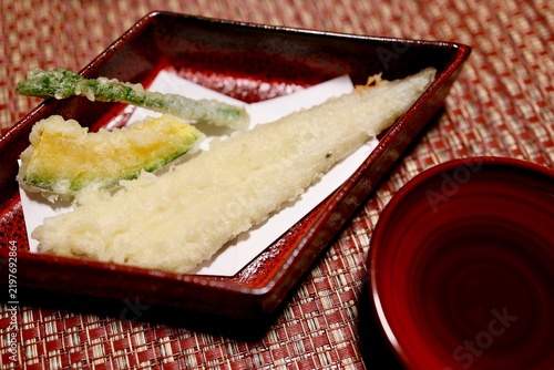 Obraz w ramie 穴子の天ぷらが主役の天ぷら盛り合わせ。和食の一皿。