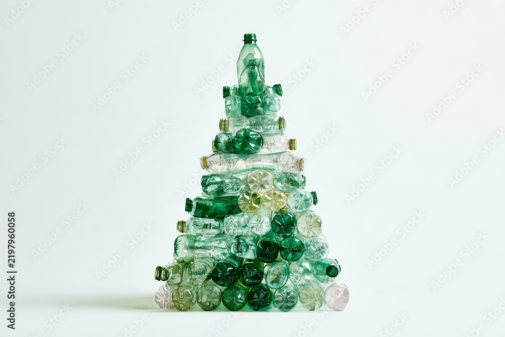Obraz premium Unique Christmas tree made of recycled plastic bottles in creative art display