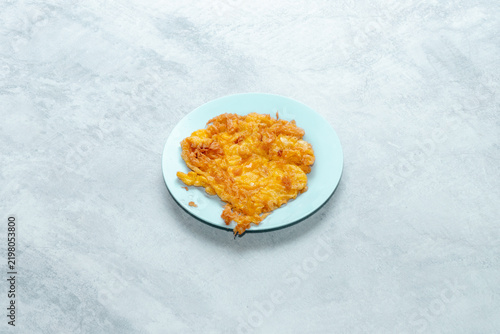 Фотография A classic Thai-style omelet beaten with fish sauce, fried in hot oil until golden-brown and fluffy, served over warm jasmine rice
