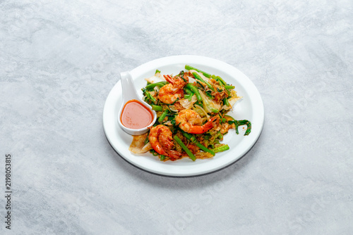Glass noodles stir-fried with egg, crisp Chinese cabbage, morning glory, and your choice of meat, tossed in a signature spicy, sweet, and tangy Thai sukiyaki sauce.