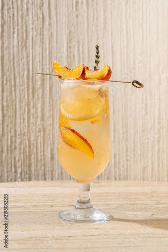Cuadro en lienzo Modern cafe beverage featuring a chilled fruit spritz with fresh peach slices on