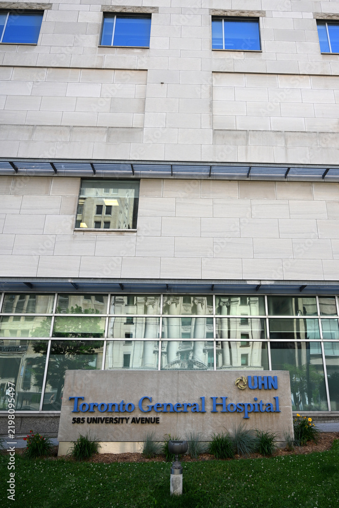 Obraz premium Toronto, ON, Canada - June 28, 2026: Toronto General Hospital in Toronto, Ontario.