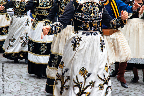 Costume traditionnel pour un défilé breton. Finistère, Bretagne