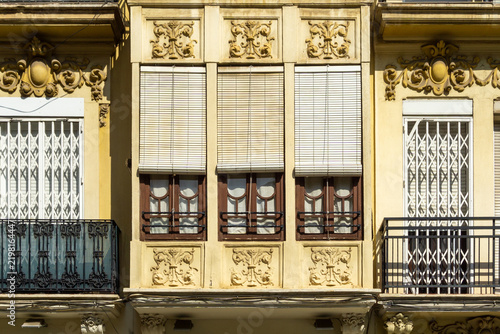Obraz na płótnie Ornate architectural facade in Valencia featuring decorative balconies with wrought iron railings