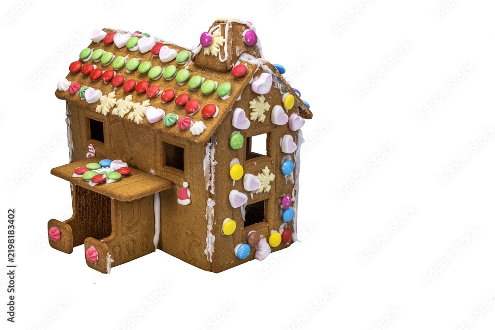 Obraz premium Close-up view of gingerbread house made by children for Christmas, isolated on white background. Sweden.
