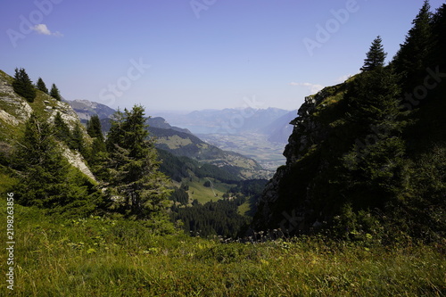 Tres jolie paysage et panoramique de Montagne chetal- France en été, 