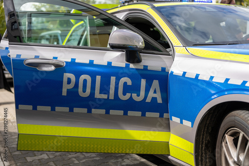 Radiowóz polskiej policji w czasie akcji. 