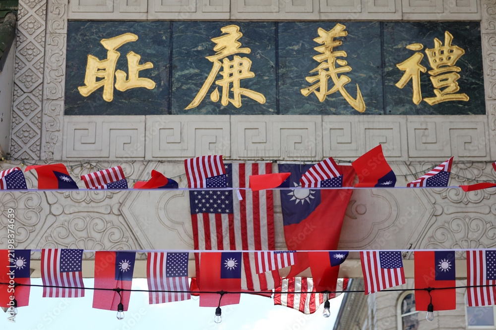 Obraz premium September 18, 2026 in Boston Chinatown. Boston Chinatown Gate Decorated with American and Taiwanese Flags for Double Tenth National Day 