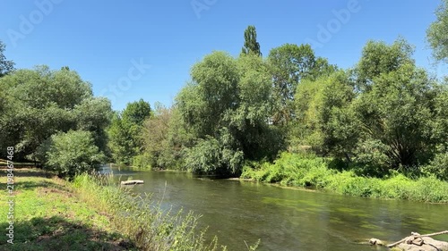 Blick über die Tauber im Taubertal in Tauberrettenheim, Deutschland 