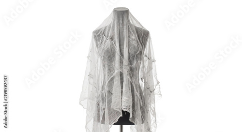 Foto Spooky white fabric draped over a mannequin for a haunting Halloween decoration