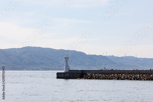 明石港の防波堤と灯台（兵庫県）