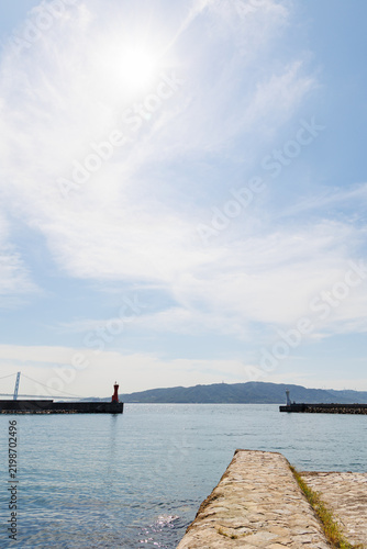 明石港の防波堤と灯台（兵庫県）
