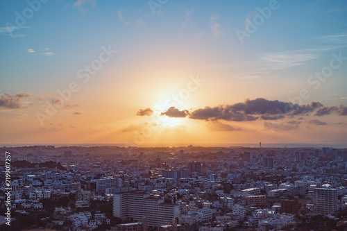 Tapety artystyczne 沖縄 首里城 西のアザナからの夕景