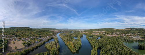 Quadro su tela vue aérienne panoramique de la Moselle entre Ars-sur-Moselle et Jouy-aux-Arches, près de Metz