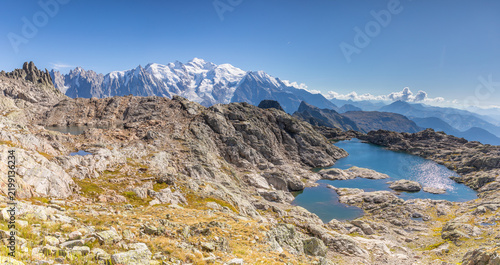 Randonnée autour du Lac Noir d'en Bas avec le Massif du Mont-Blanc en arrière plan