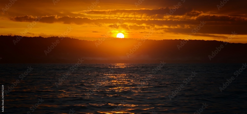 Obraz premium sunset over the sea