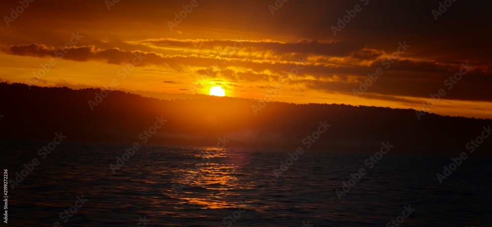 Fototapeta premium sunset over the sea