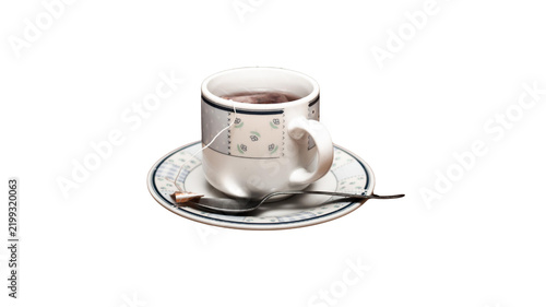 Foto Cup of hot dark tea on decorative saucer with silver spoon tea time hot drink mo