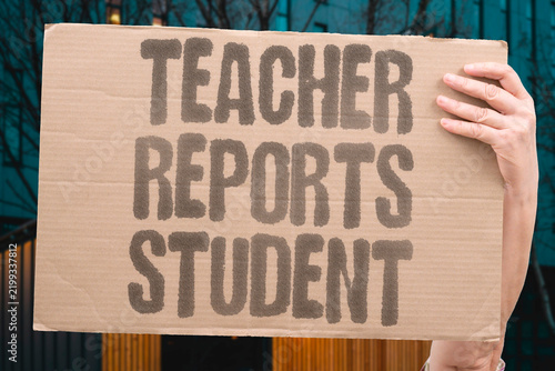 Foto "Teacher Reports Student" Classroom loyalty checks punish independent thinking