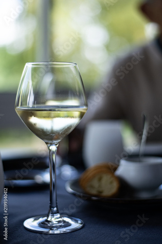un verre de blanc svp