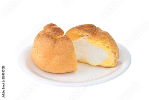 Naklejka お皿の乗せた美味しそうなシュークリーム