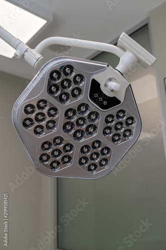 Dental operating light with clustered LED bulbs in clinical treatment room