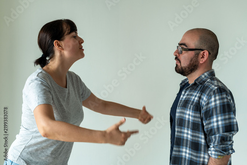 Obraz na płótnie Couple arguing in white room.