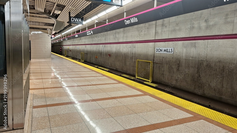 Obraz premium Empty Don Mills subway station platform in Toronto