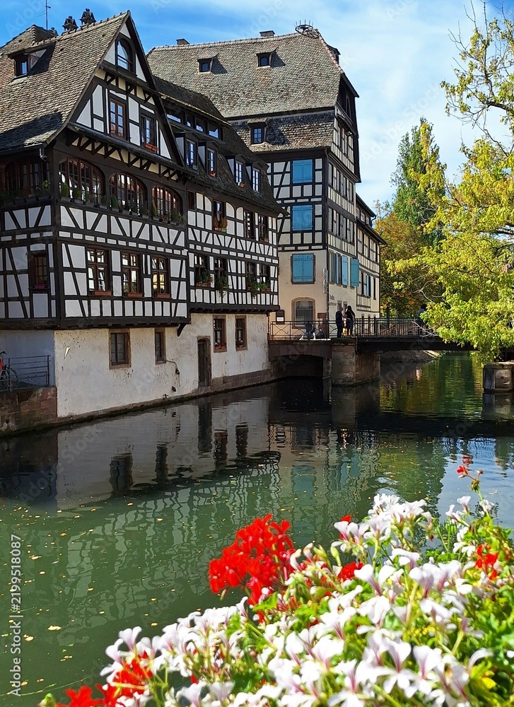Obraz premium Canal in bruges in Colmar, Alsace.