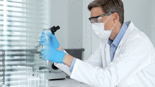 Fotografía Conducting precise liquid transfers with a pipette into a test tube, the scienti