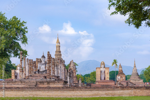 Obraz na plátně The most beautiful Viewpoint Historic temple of Sukhothai Historical Park, Thailand