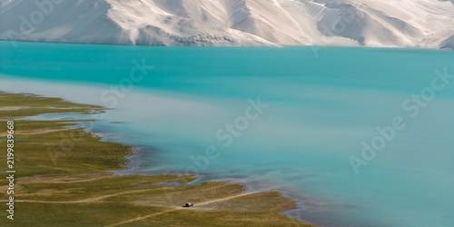 Foto Panoramic view of magnificent Baisha Lake scenery on Pamir Plateau