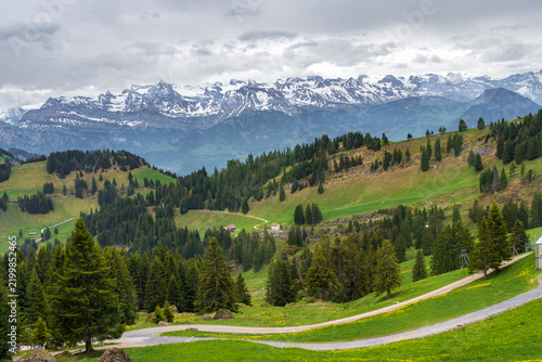 Fotografía Scenic panoramic view of Mount Rigi in the Swiss Alps during early summer