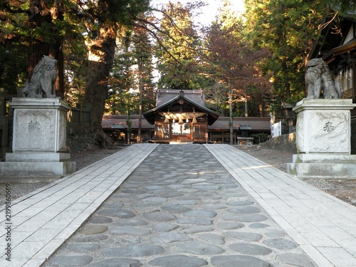 旧中山道の風景　下諏訪宿（諏訪大社秋宮）