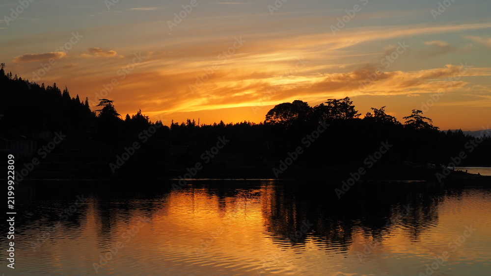 Fototapeta premium sunset, lake, water, sky, sun, nature, landscape, river, clouds, reflection, evening, calm, cloud, dusk, trees, beautiful, orange, summer, dawn, silhouette
