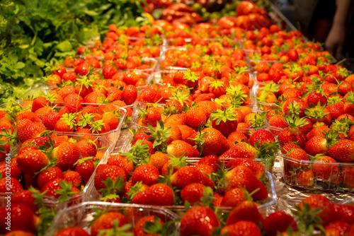 Primeurs sur l'étal d'un  marché