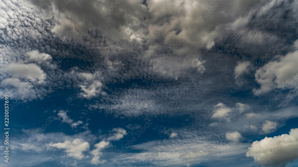 Obraz premium Dark rain cloud dramatic sky summer tropical thunder storm sky and fluffy black darkness cloud nearly raining cloudscape. Dark gray sky cloudy environment. Nimbus raincloud skyline climate background
