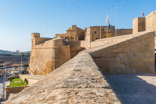 Foto Intentional blur perspective of the rampart, bastions, and clock tower of the Ci
