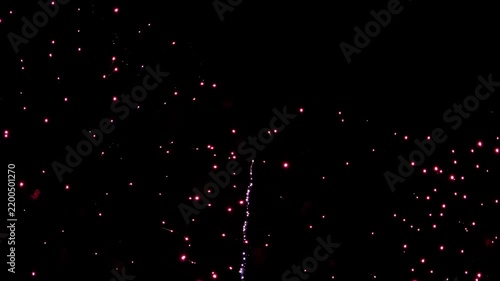 夜空に大きく開く打ち上げ花火のクローズアップ映像素材