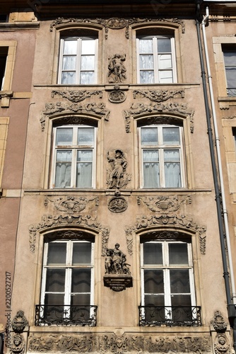 Façade d’un immeuble du XVIIIe siècle appelé Maison des Adams à Nancy